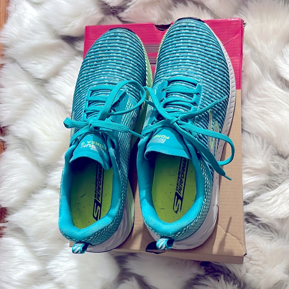 Go Run Forza 3 color teal sneakers